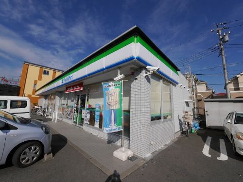 コンビニ　ファミリーマート鵠沼海岸七丁目店（コンビニ）まで398m