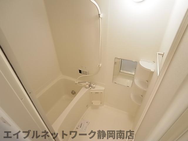 バス・シャワールーム　ゆったり過ごせるお風呂です