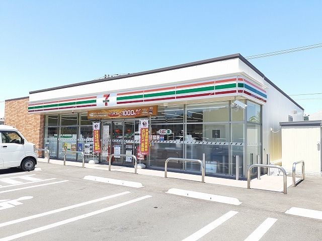 コンビニ　セブンイレブン 油津店（コンビニ）まで750m