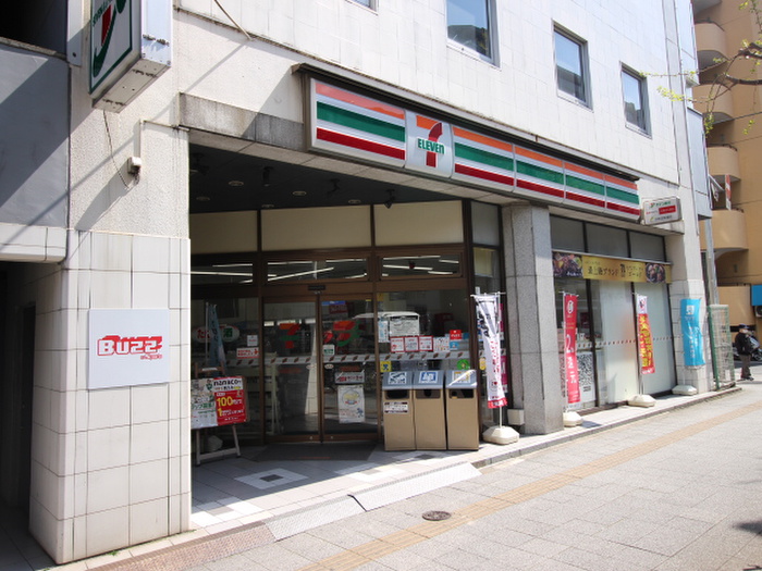 コンビニ　物件（コンビニ）まで270m