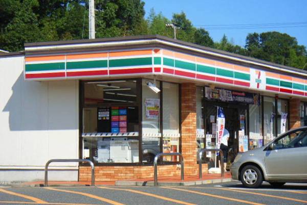 コンビニ　セブンイレブン稗田店（コンビニ）まで1500m