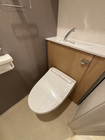 トイレ　※同タイプ写真になります