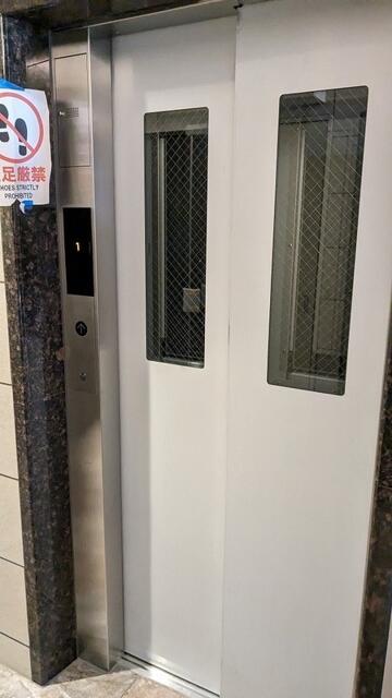 ロビー　エレベーター?