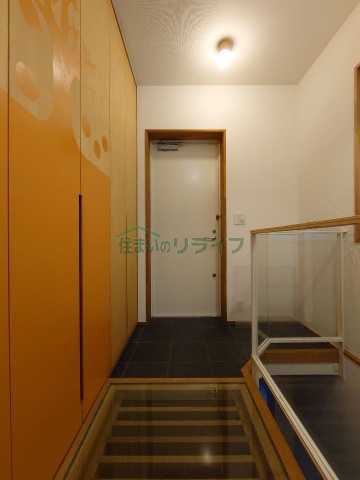 玄関　別部屋参考写真となります。