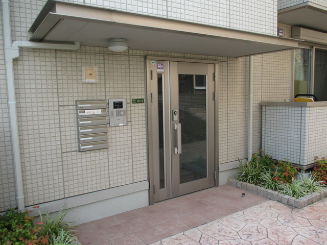 エントランス　清掃のいきわたっているエントランスです