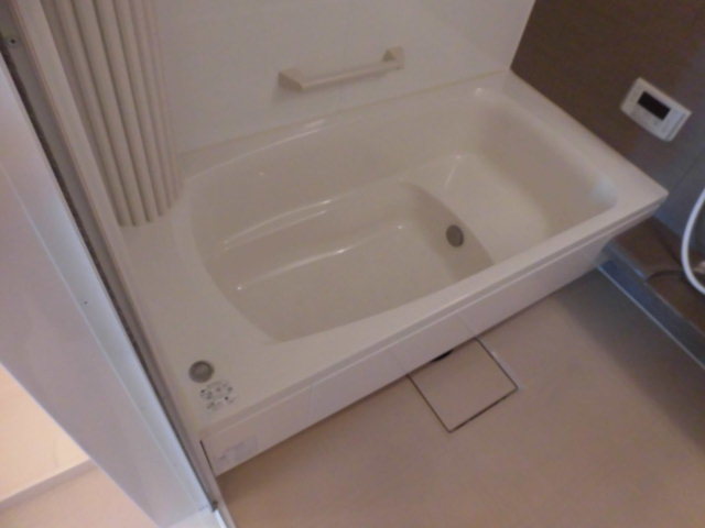 バス・シャワールーム　バストイレ別なのでお風呂でゆっくりできますね