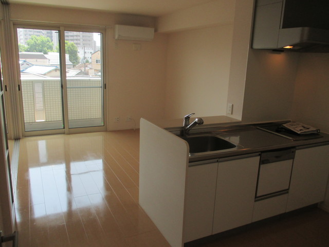 居室・リビング　日当たりも良く広々としたリビングです