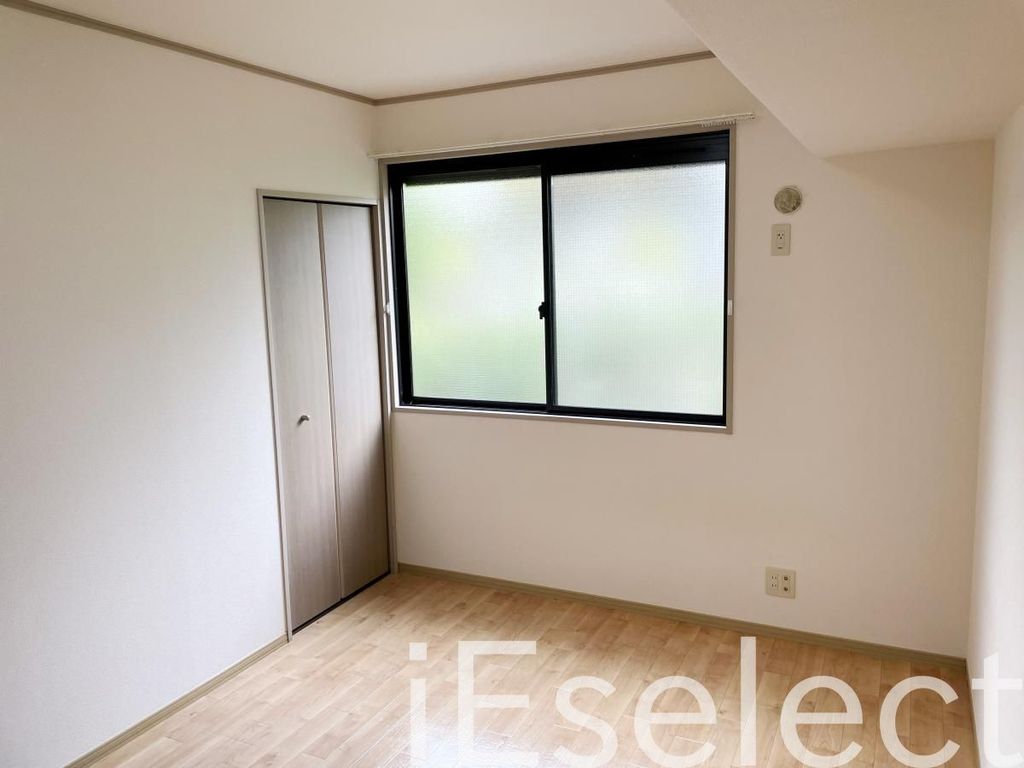 その他　お部屋に収納があるので広々使えますね