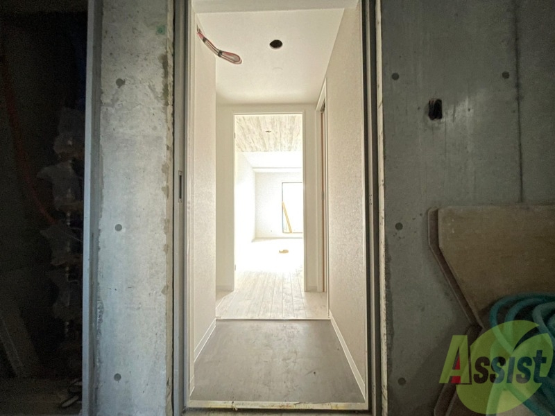 玄関　玄関です。すぐ広いリビングにつながっています。