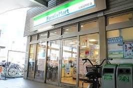 コンビニ　ファミリーマート 北越谷駅前店（コンビニ）まで529m