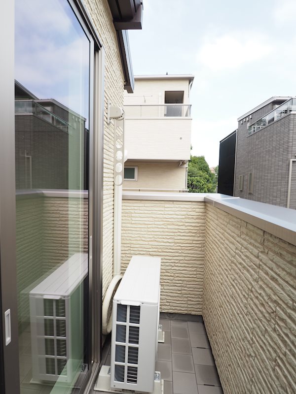 バルコニー　バルコニー床はタイル仕様！