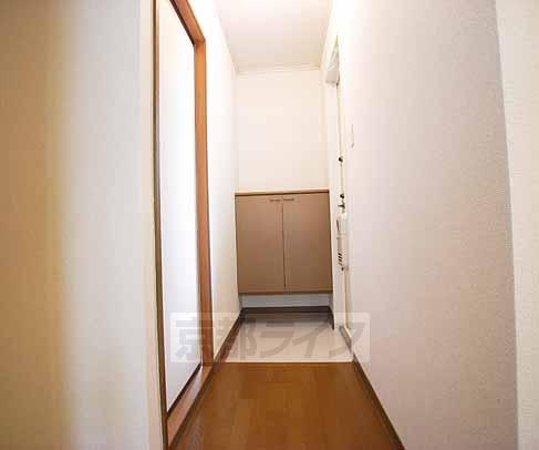 玄関　下駄箱付きの玄関ですっきり