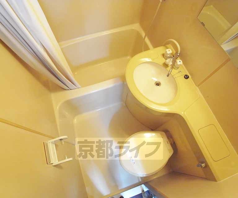 バス・シャワールーム　清潔感あるバスルームです