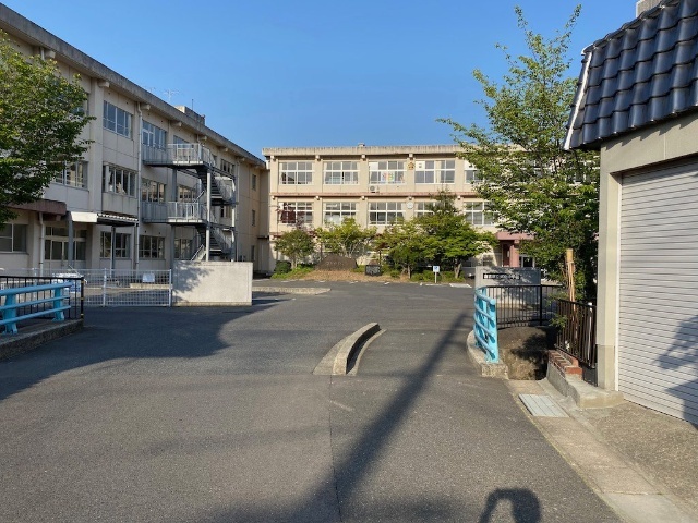中学校　倉吉市立河北中学校（中学校）まで421m