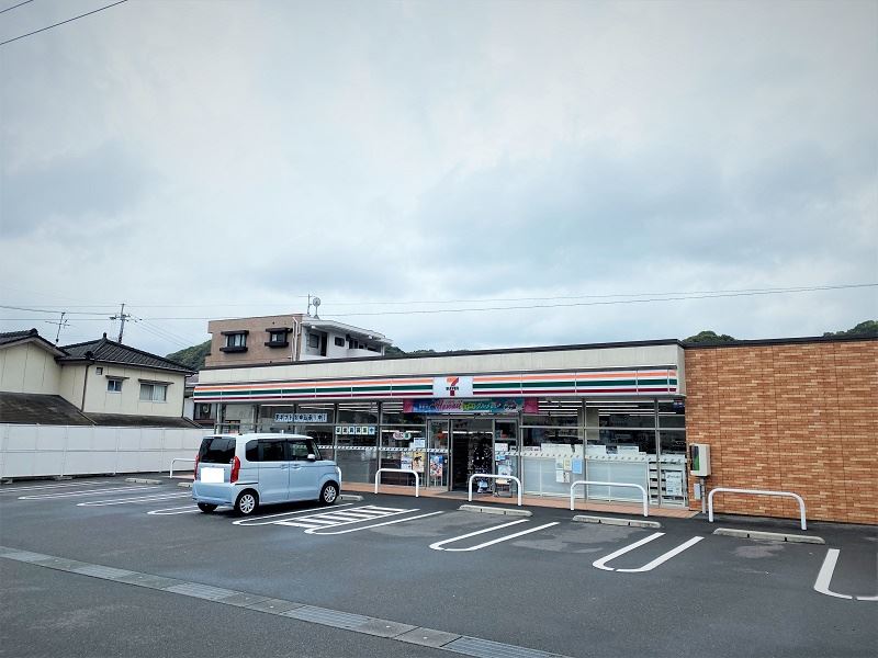 コンビニ　セブンイレブン（コンビニ）まで350m