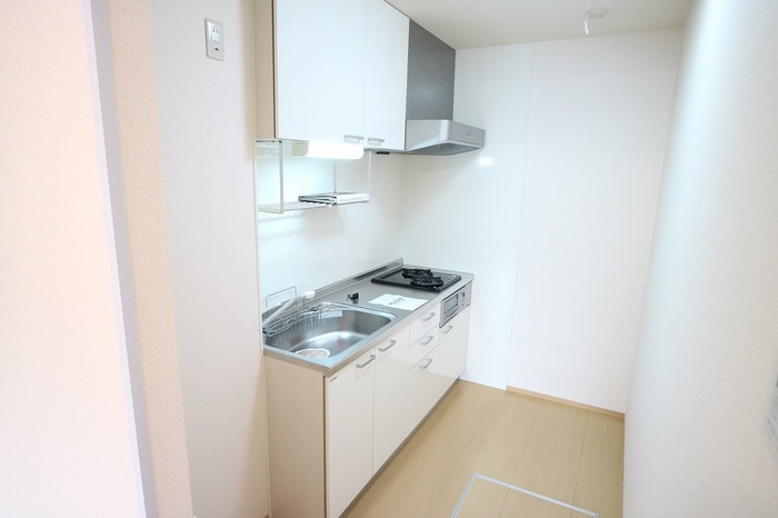 キッチン　２口ガスコンロ、システムキッチンつき！