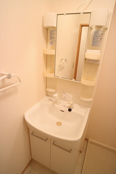洗面設備　収納豊富な洗面台♪