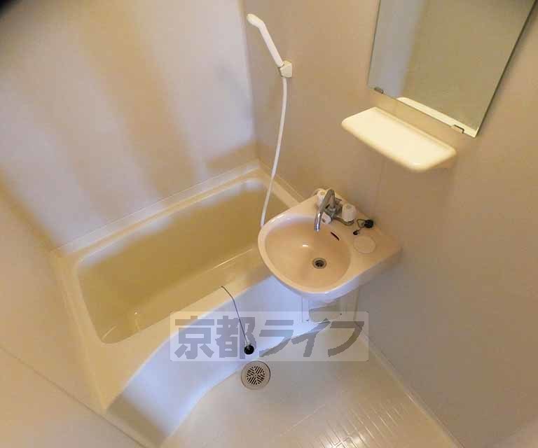 バス・シャワールーム　嬉しい２点セパです。