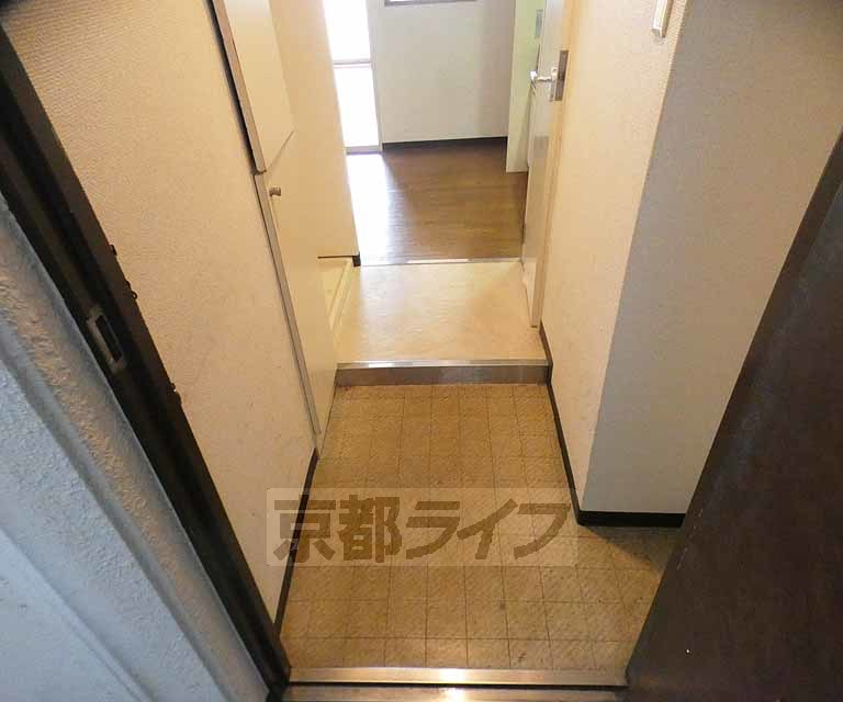 玄関　十分なスペースを確保しています。