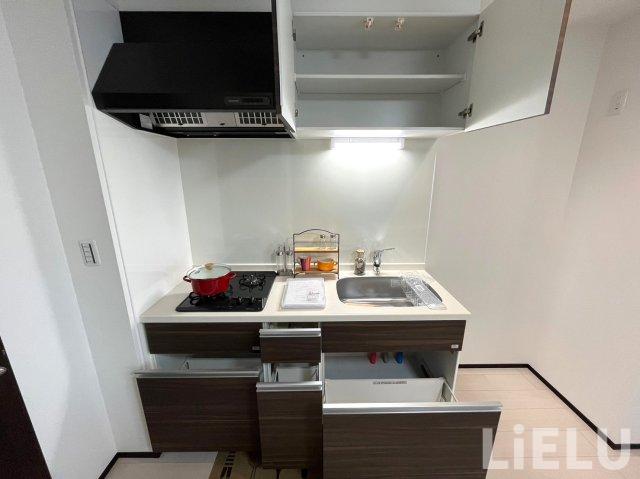 キッチン　同シリーズ物件のモデルルーム写真になります（現況優先）