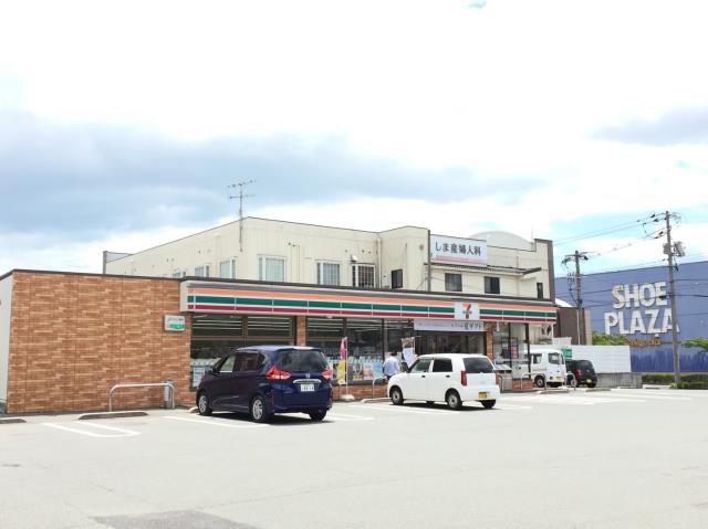 コンビニ　セブンイレブン（コンビニ）まで479m