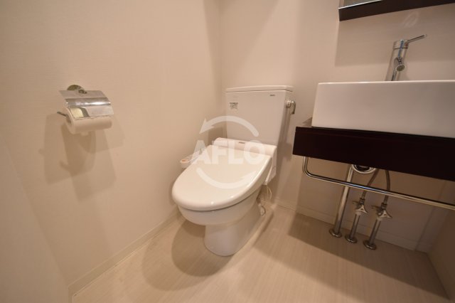 トイレ　グランパーク大阪WEST　温水洗浄便座