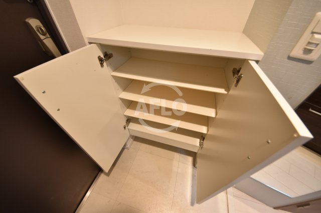 玄関　グランパーク大阪WEST　下駄箱