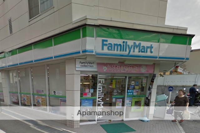 コンビニ　ファミリーマート（コンビニ）まで745m