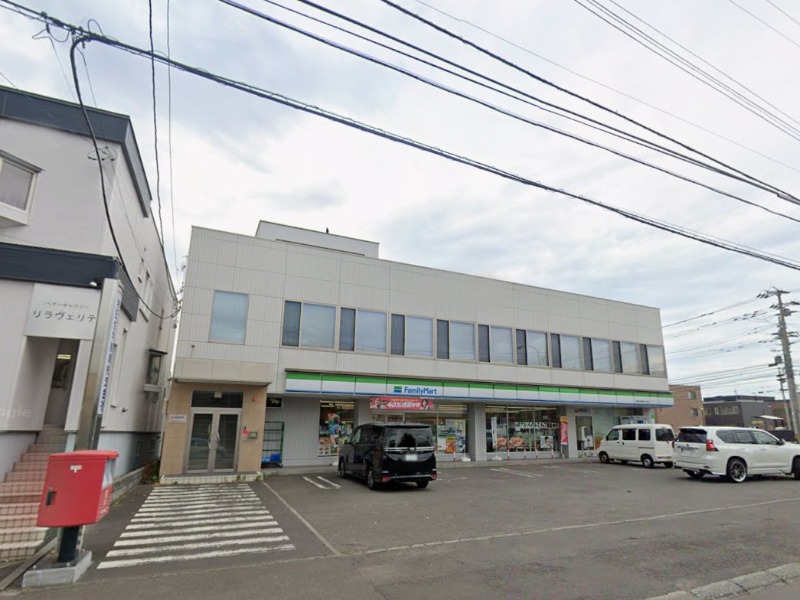 コンビニ　ファミリーマート札幌北6条東20丁目店（コンビニ）まで420m
