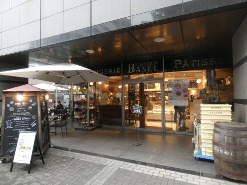 飲食店　ブラッスリー・バーゼル（飲食店）まで713m