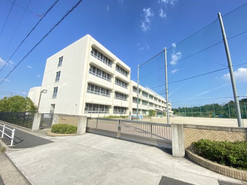 小学校　名古屋市立下志段味小学校（小学校）まで96m