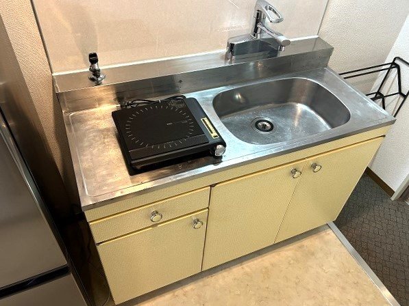 キッチン　参考写真。IHクッキングヒーター