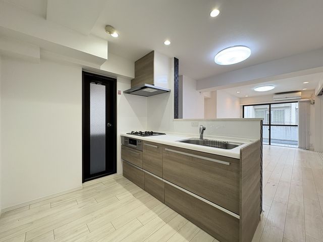 キッチン　３口ガスコンロ　グリル付