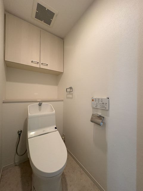 トイレ　温水洗浄暖房便座