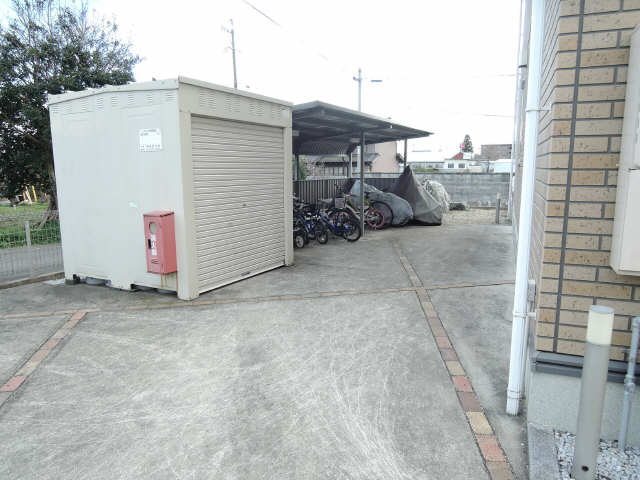 トイレ　駐輪場