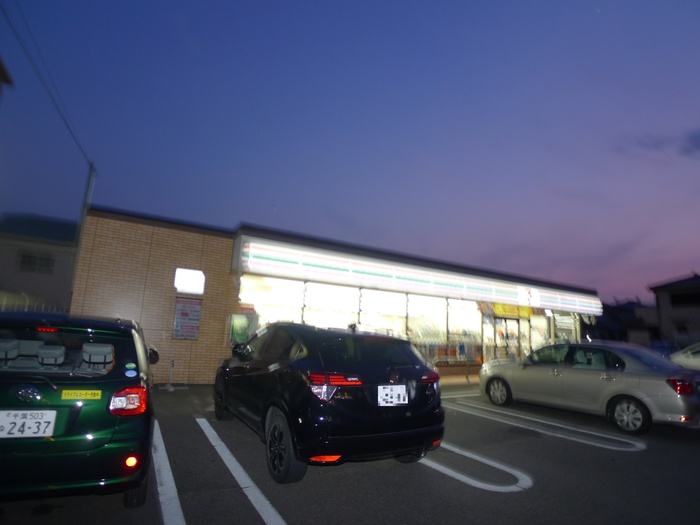 コンビニ　セブンイレブン（コンビニ）まで290m
