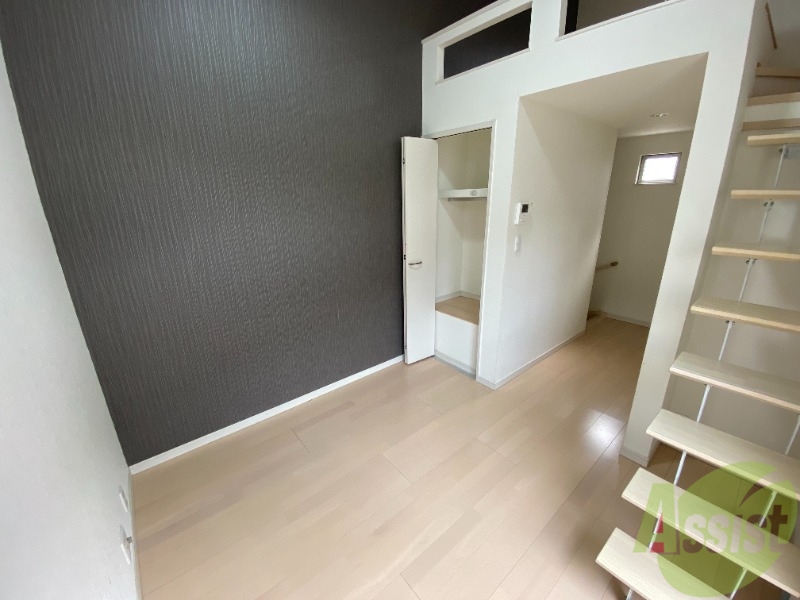 居室・リビング　陽の光が差し込む明るいお部屋は気持がいいですね～