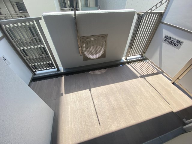 バルコニー　陽当たり良好なバルコニーです