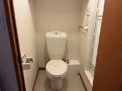 トイレ　広々したキレイなトイレ