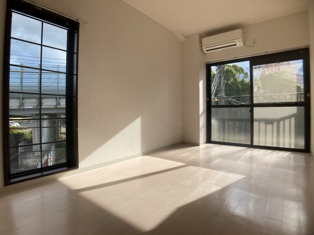 居室・リビング　※補修前の参考画像の為、設備等は現況優先。