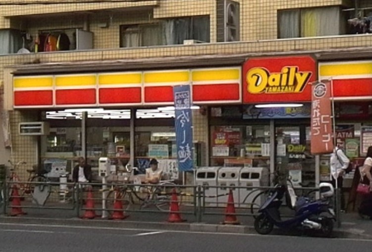 コンビニ　デイリーヤマザキ 丸八通り店（コンビニ）まで187m