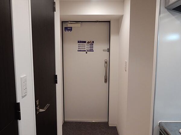 玄関　※別部屋の参考写真です。