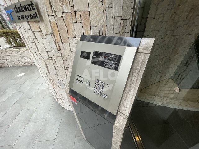 セキュリティ　SERENiTE本町エコート　オートロック