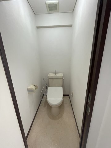 トイレ　イメージとして同建物他部屋を表示しています