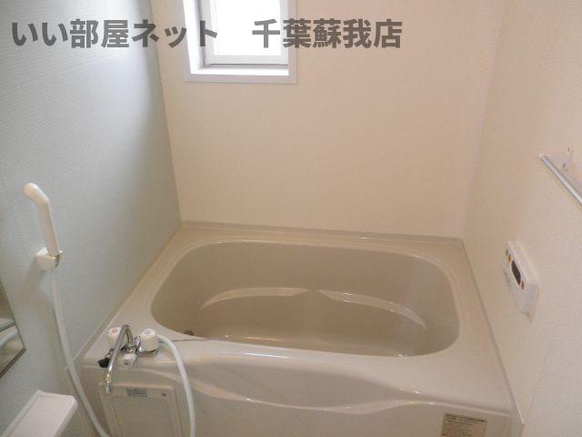 バス・シャワールーム　コンパクトで使いやすいお風呂です