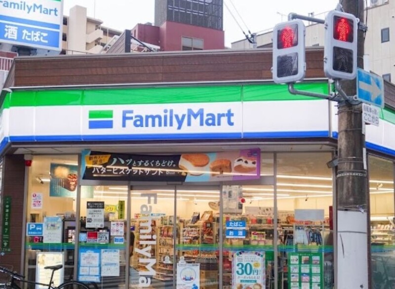 コンビニ　ファミリーマート中津三丁目店（コンビニ）まで562m