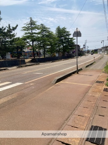 その他　前面道路（その他）まで0m