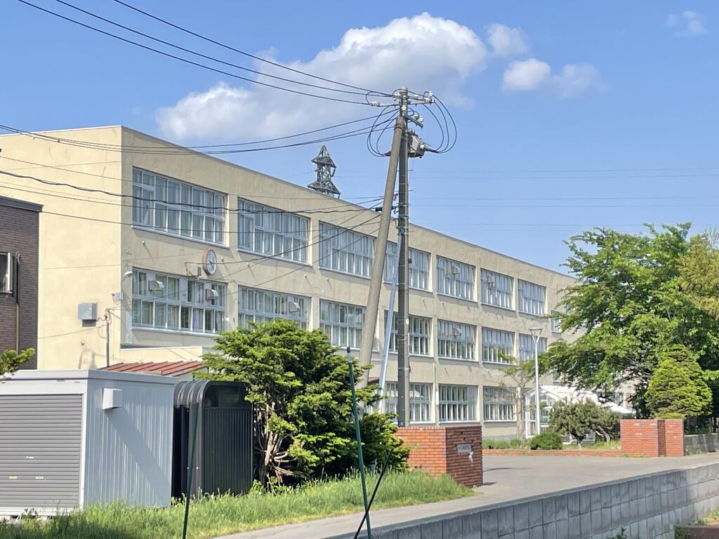 中学校　札幌市立西陵中学校（中学校）まで600m