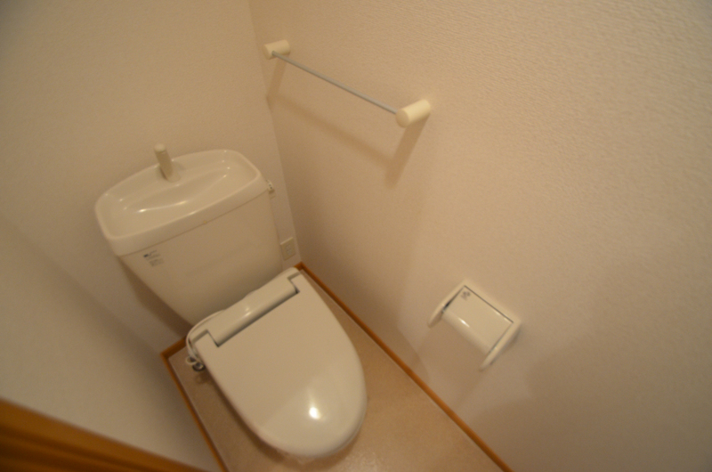 トイレ　トイレも真っ白です☆