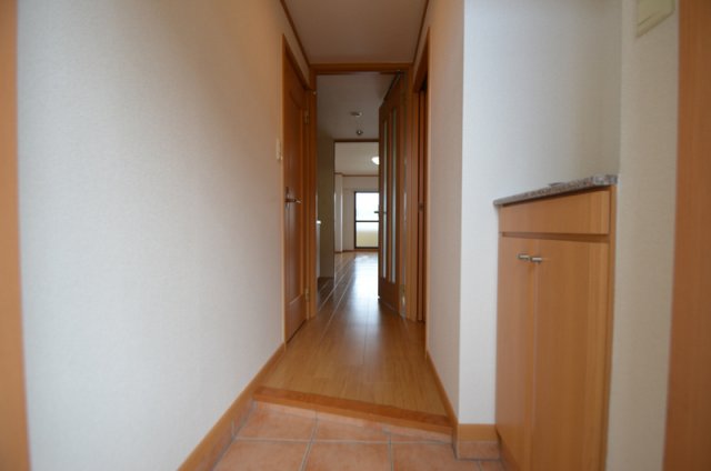 玄関　玄関から見た室内への通路です☆